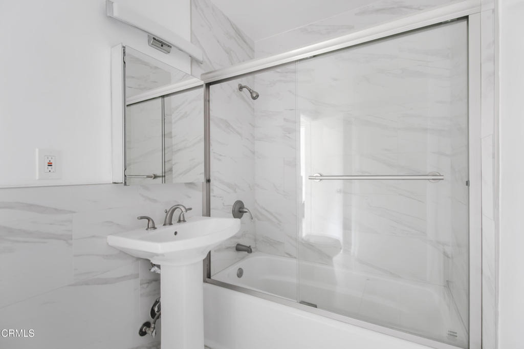 1736 Normandie Avenue - Photo 9