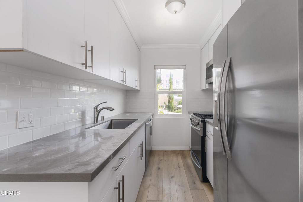 1736 Normandie Avenue - Photo 4