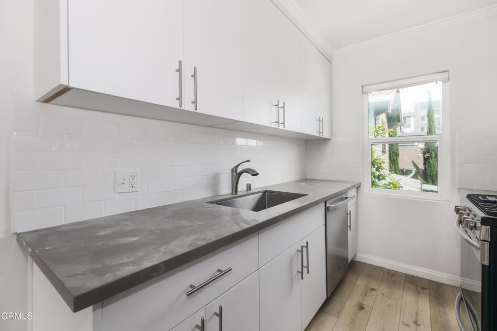 1736 Normandie Avenue - Photo 3