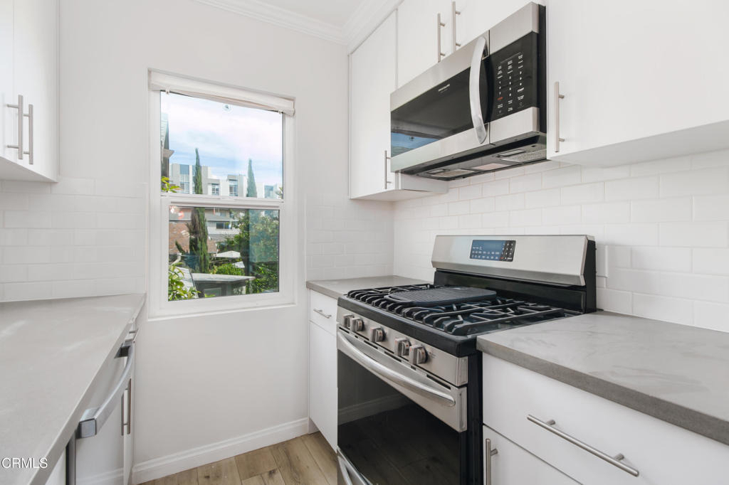 1736 Normandie Avenue - Photo 5