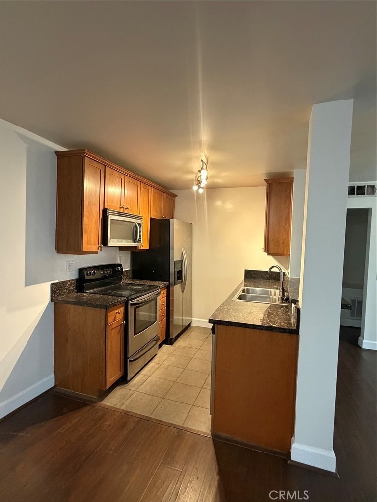 10982 Roebling Avenue - Photo 2