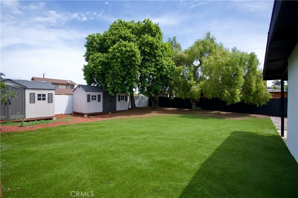 820 Iris - Photo 13