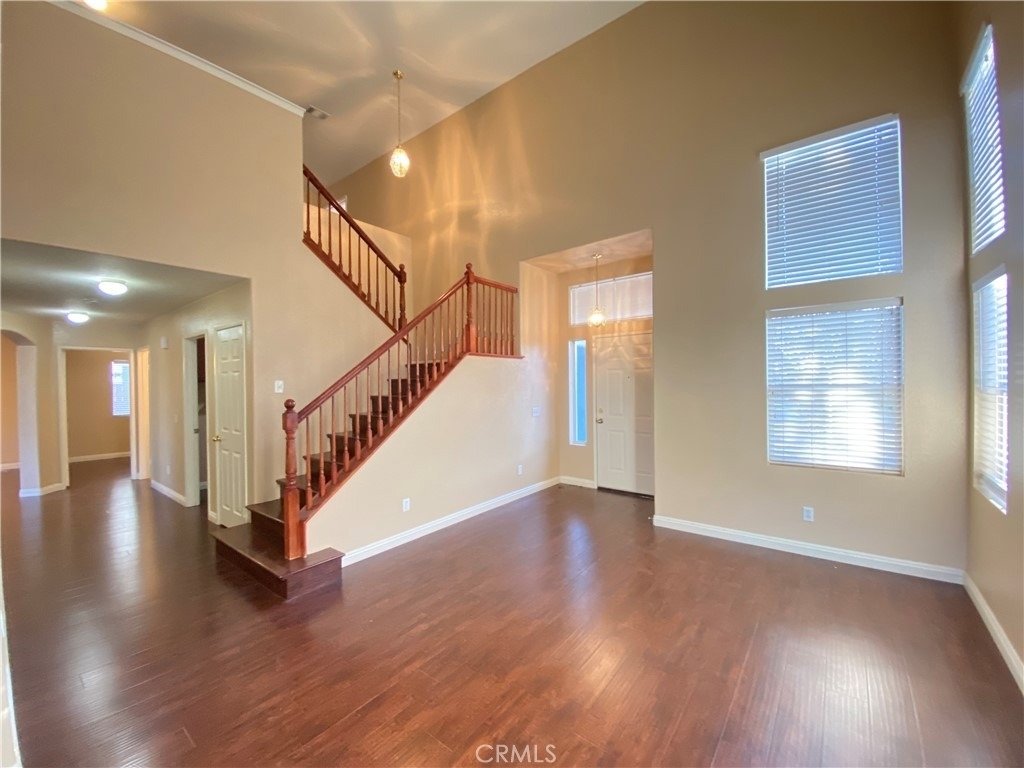 708 Hillview Street - Photo 1