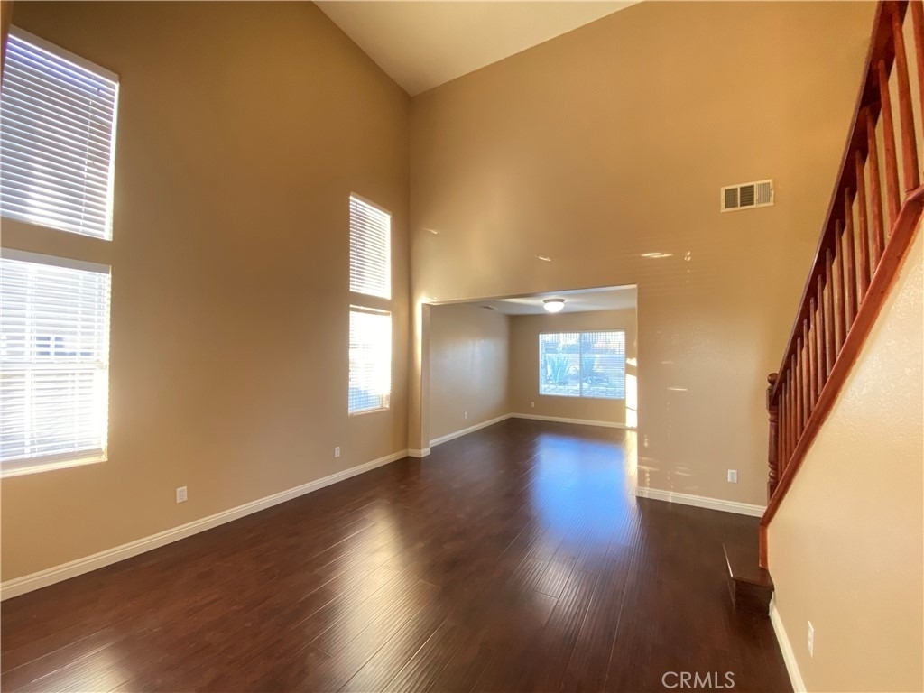 708 Hillview Street - Photo 2