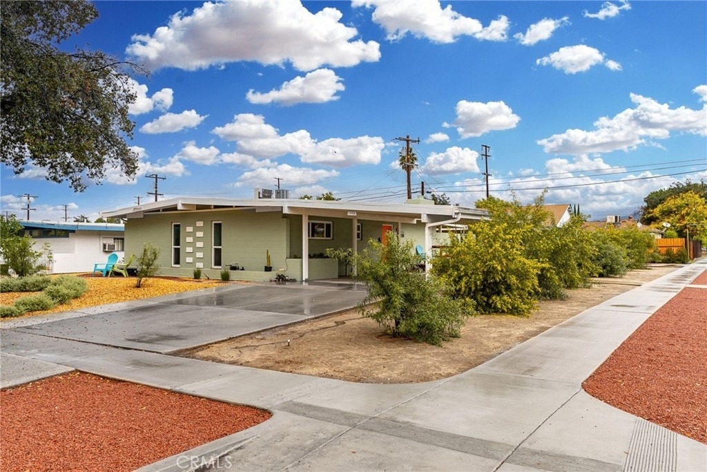 1335 Campus Avenue - Photo 4