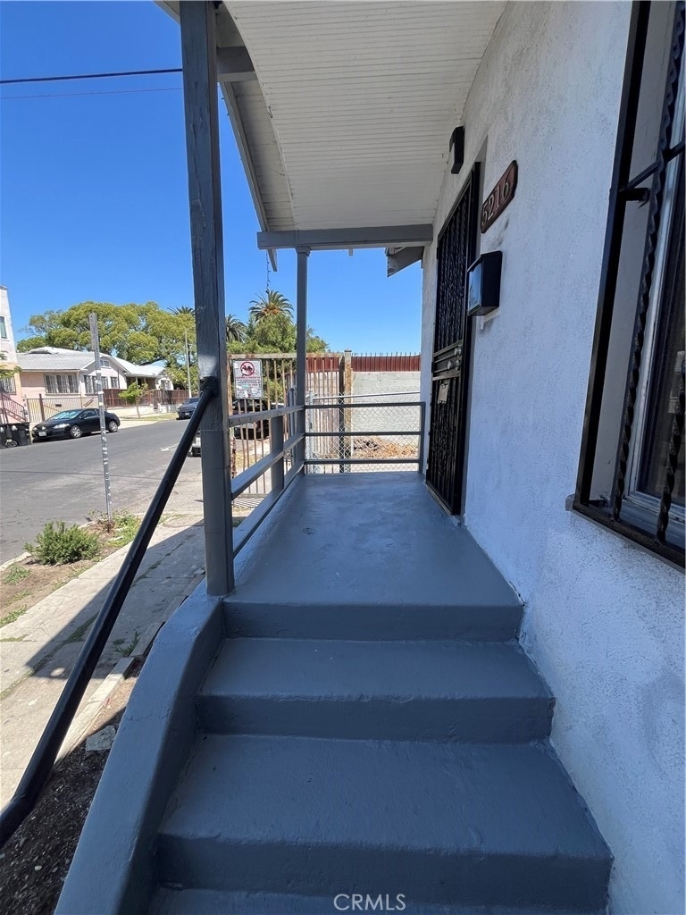 5216 S Budlong - Photo 3