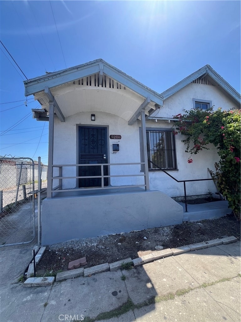 5216 S Budlong - Photo 0