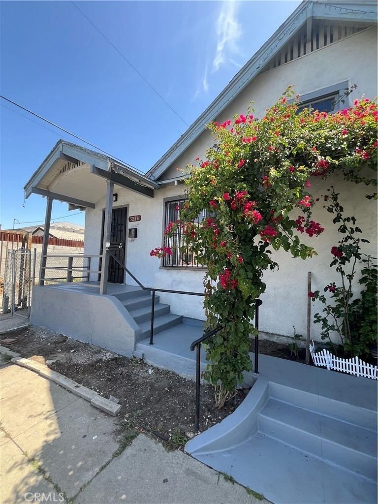 5216 S Budlong - Photo 2