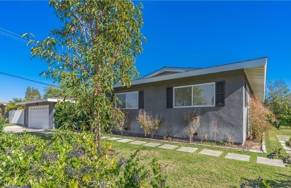 2112 Dover Drive - Photo 2