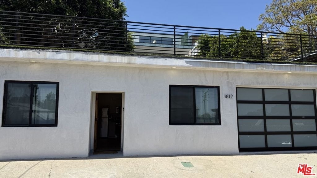 1812 1/2 Navy Street - Photo 0