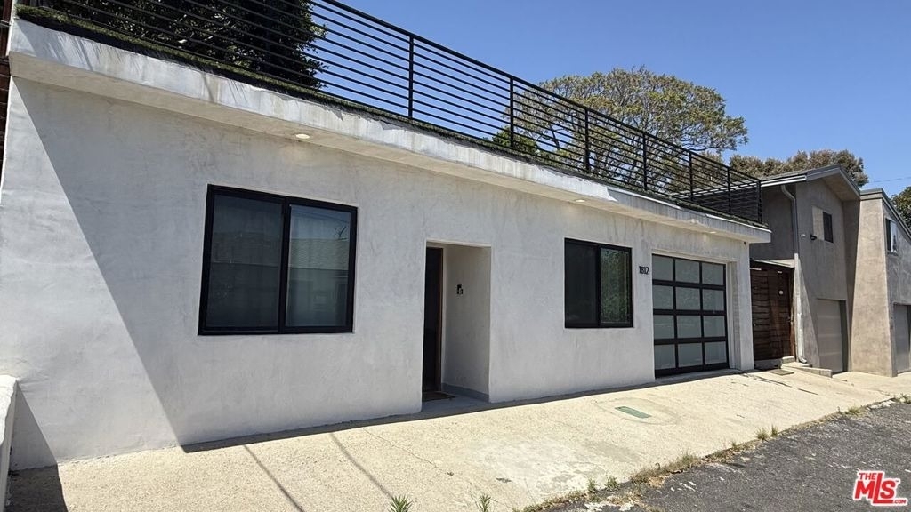 1812 1/2 Navy Street - Photo 1