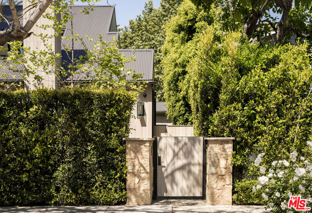 719 San Lorenzo Street - Photo 2