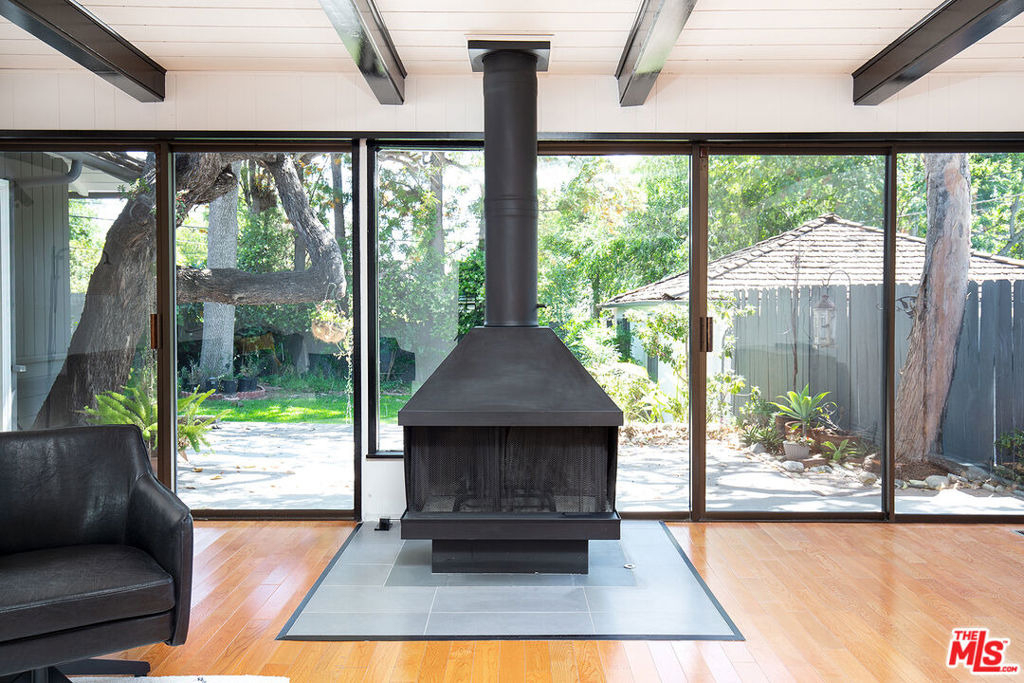 1900 Sycamore Drive - Photo 9
