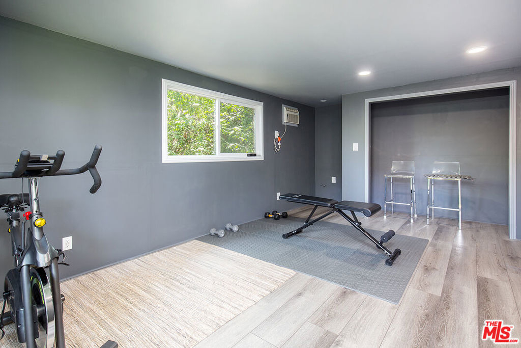 1900 Sycamore Drive - Photo 23