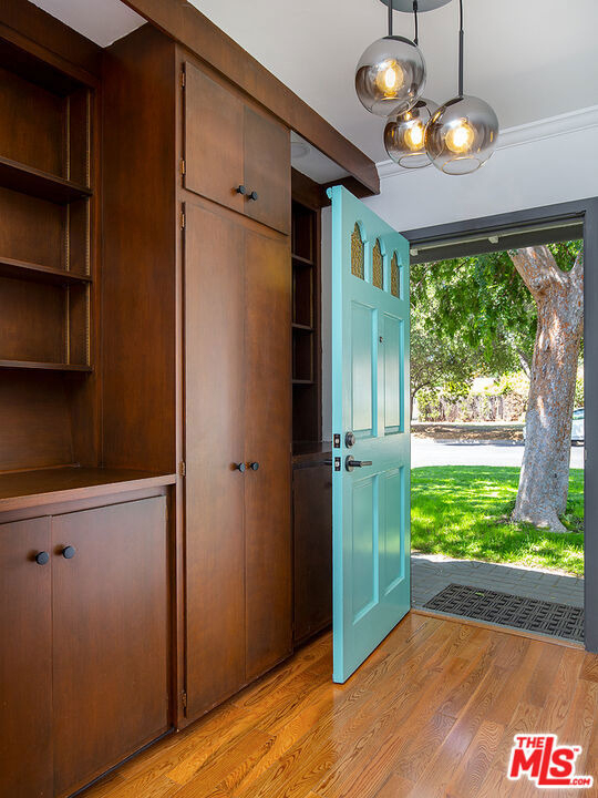 1900 Sycamore Drive - Photo 2