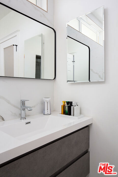 1900 Sycamore Drive - Photo 16