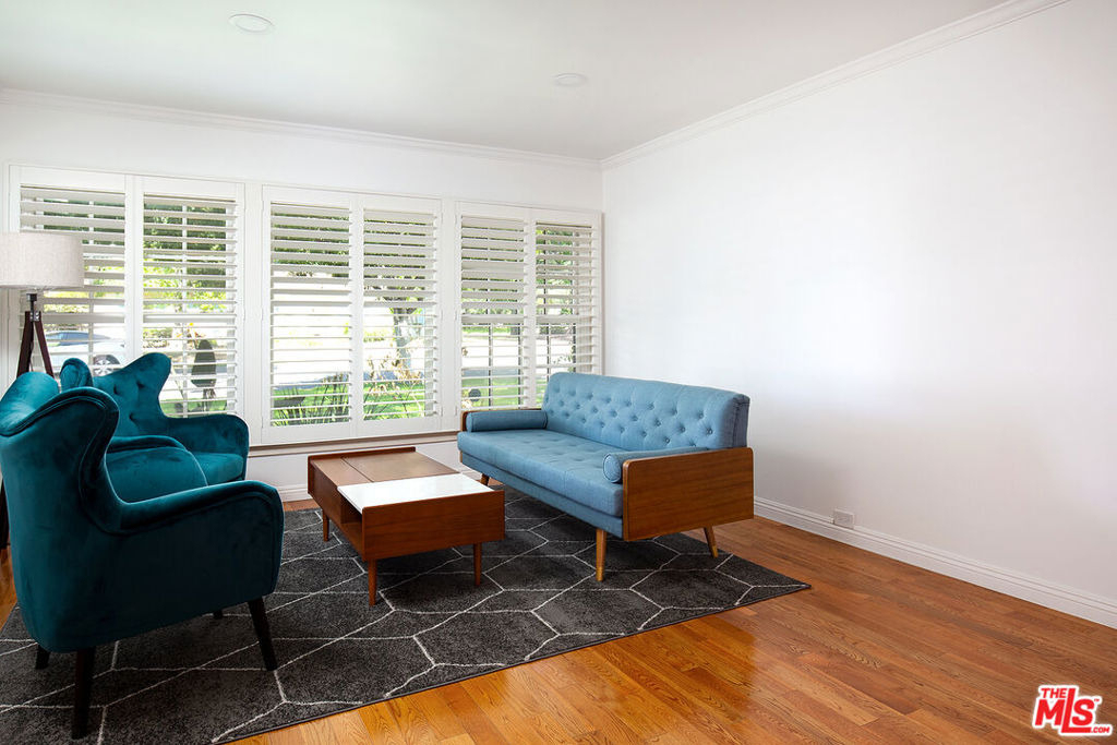 1900 Sycamore Drive - Photo 3