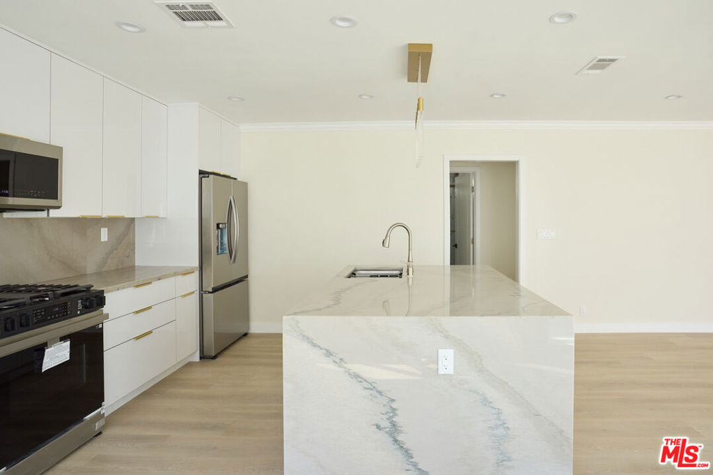 1223 23rd Street - Photo 4