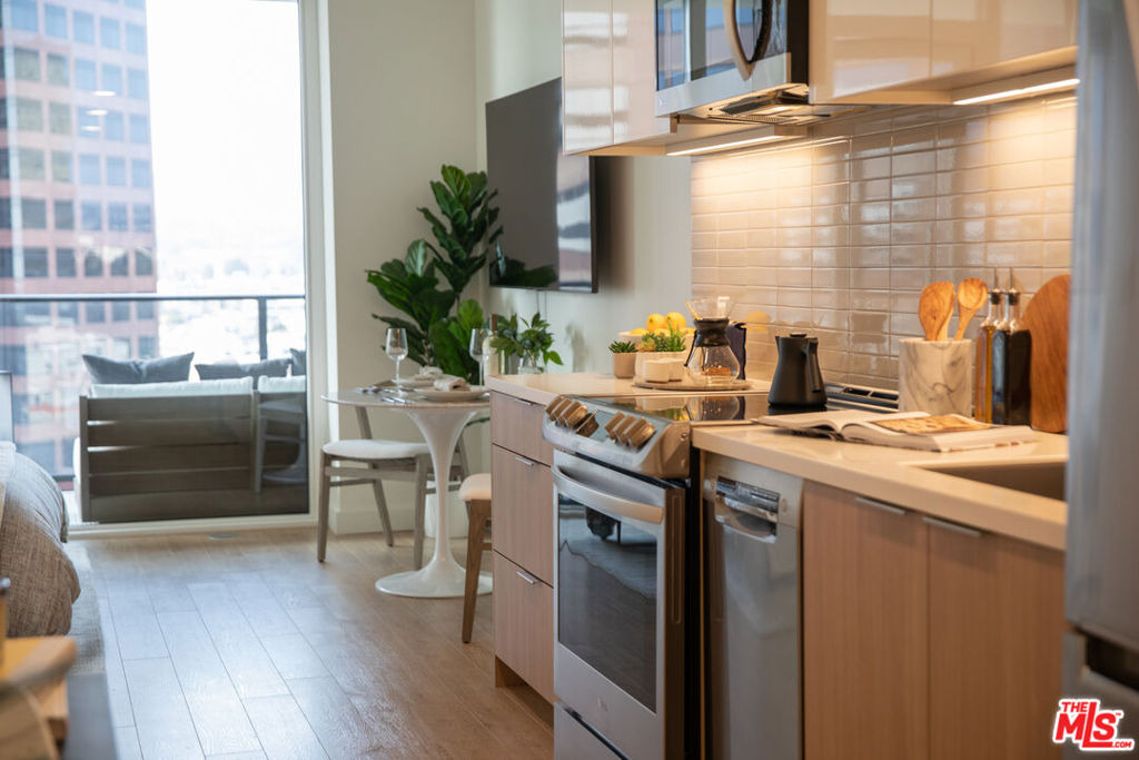 11750 Wilshire Boulevard - Photo 3