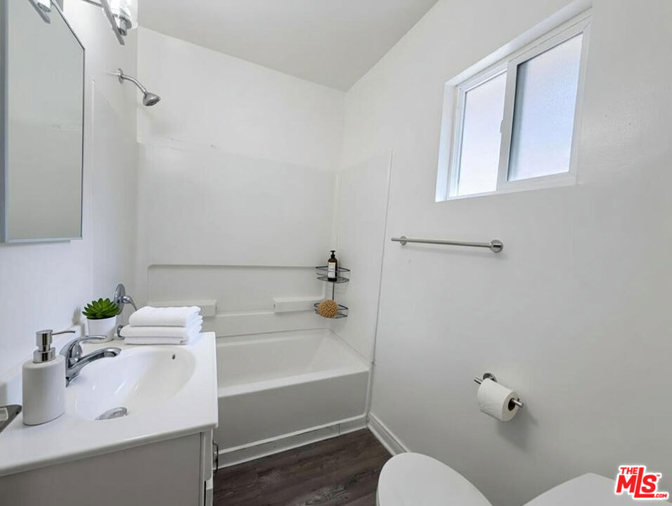 1211 W 28th Street - Photo 3