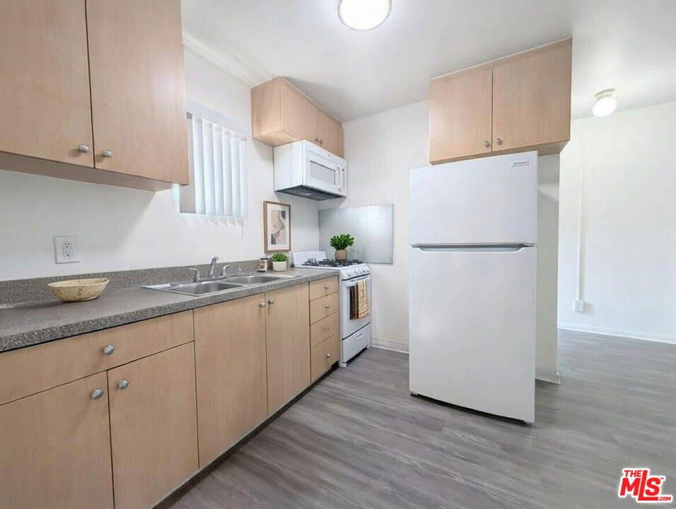 1211 W 28th Street - Photo 1
