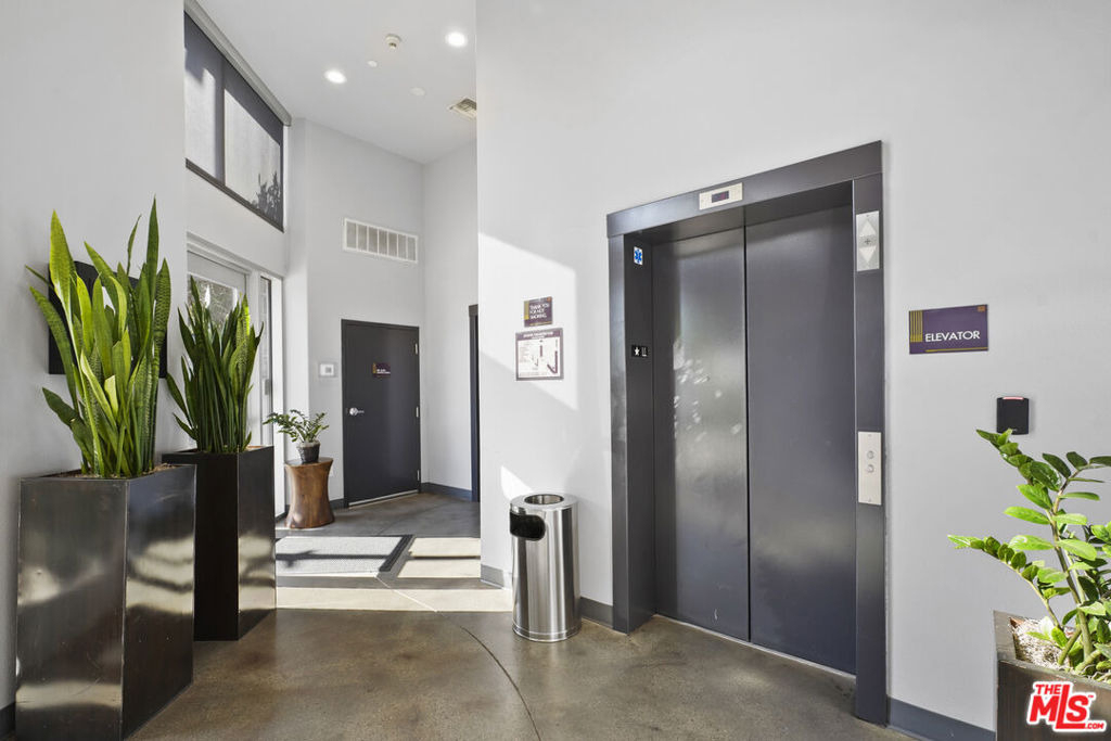 629 Traction Avenue - Photo 9