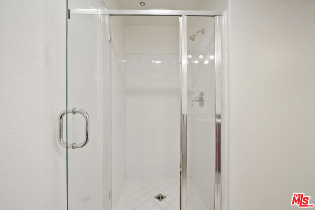 629 Traction Avenue - Photo 28
