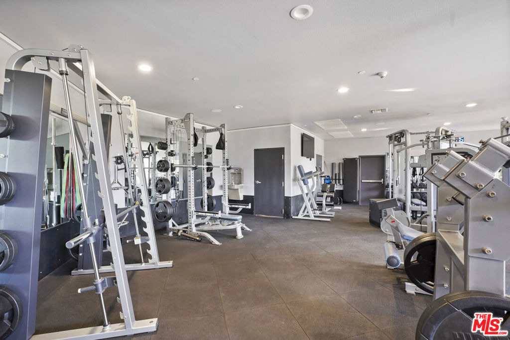 629 Traction Avenue - Photo 7