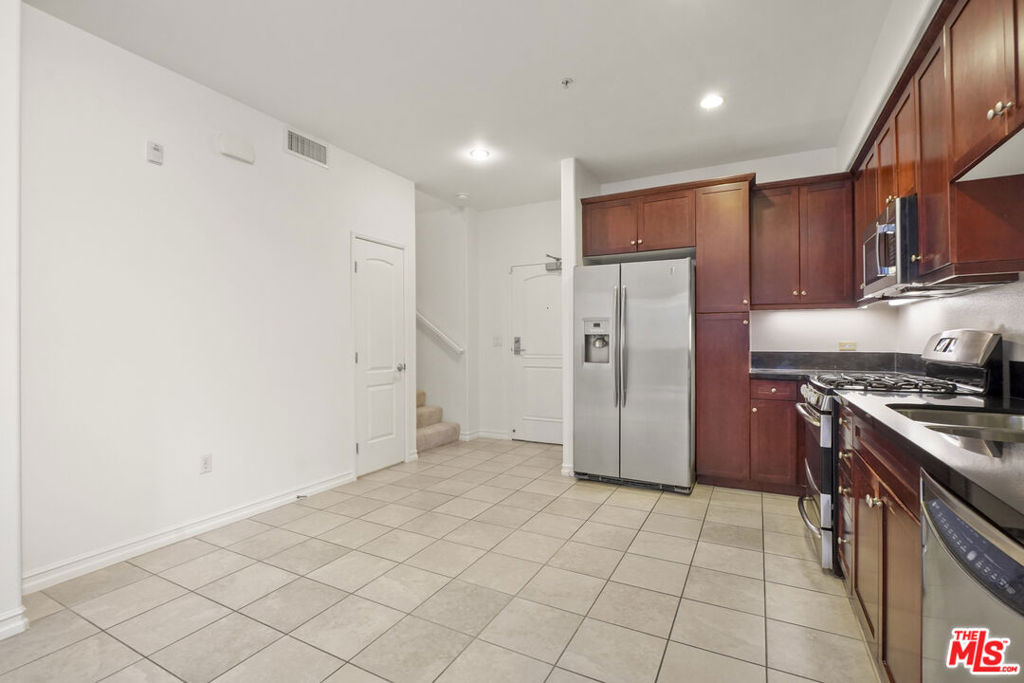 629 Traction Avenue - Photo 39