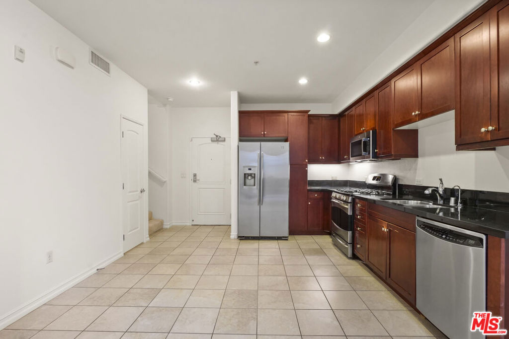 629 Traction Avenue - Photo 38