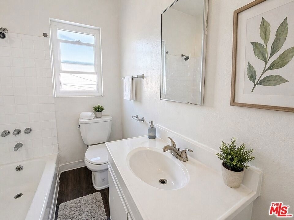 1133 W 36th Place - Photo 6