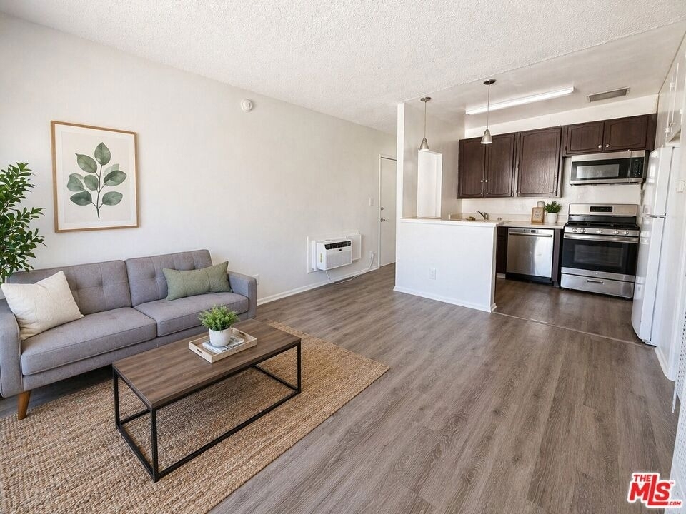 1133 W 36th Place - Photo 0
