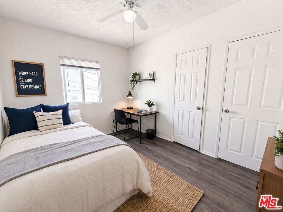 1133 W 36th Place - Photo 5