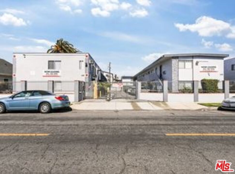1133 W 36th Place - Photo 7