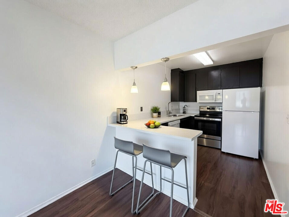 1125 W 36th Place - Photo 1