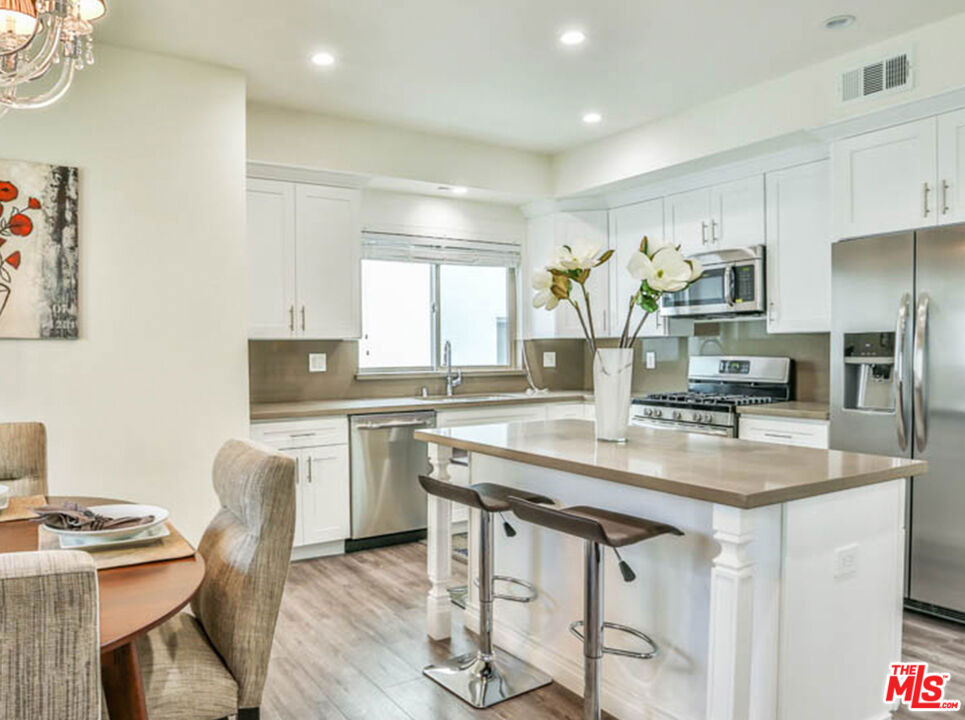 1424 S Bentley Avenue - Photo 4