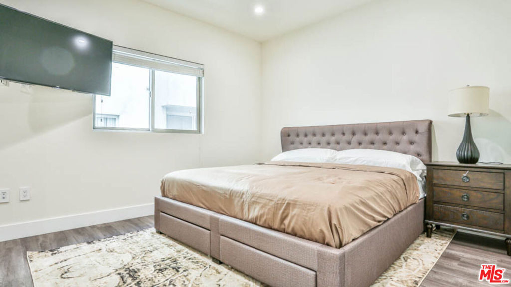 1424 S Bentley Avenue - Photo 14