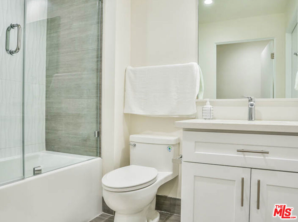 1424 S Bentley Avenue - Photo 7