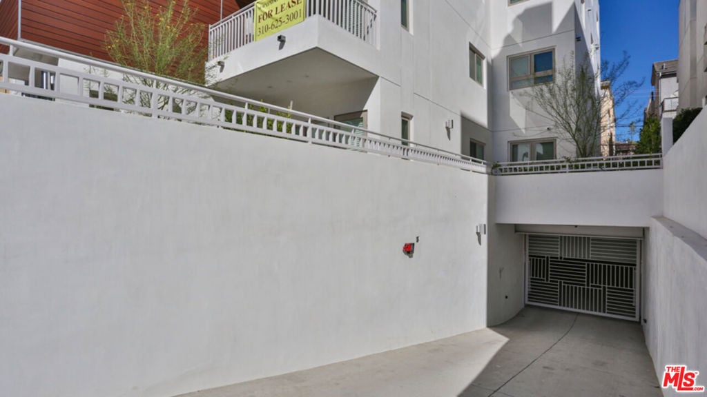 1424 S Bentley Avenue - Photo 16