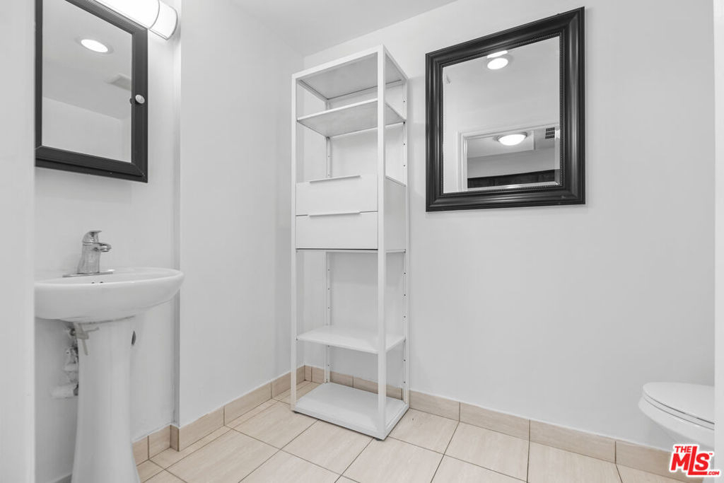 5633 Carlton Way - Photo 11