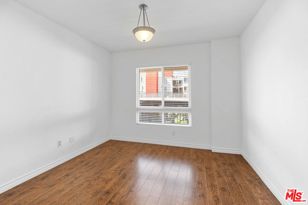 5633 Carlton Way - Photo 10