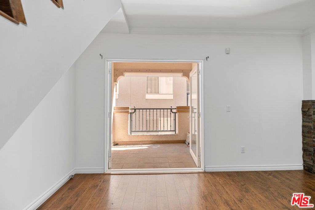 5633 Carlton Way - Photo 3