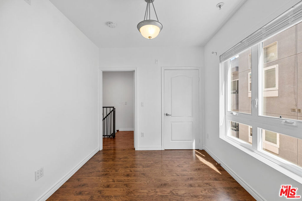 5633 Carlton Way - Photo 8