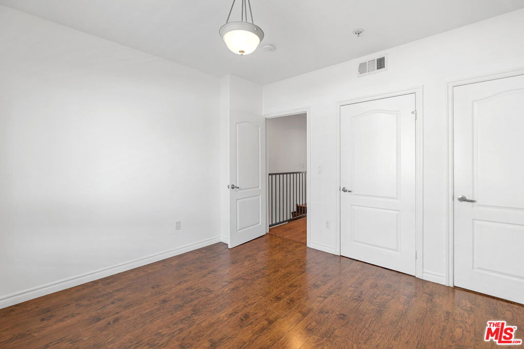 5633 Carlton Way - Photo 4