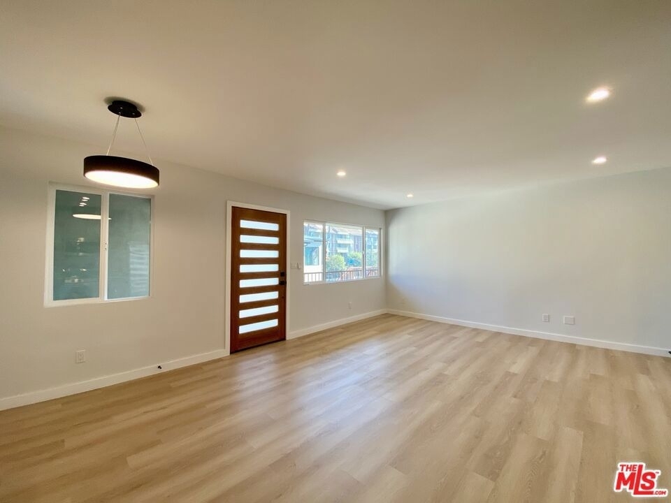 3207 W 3rd Street - Photo 4