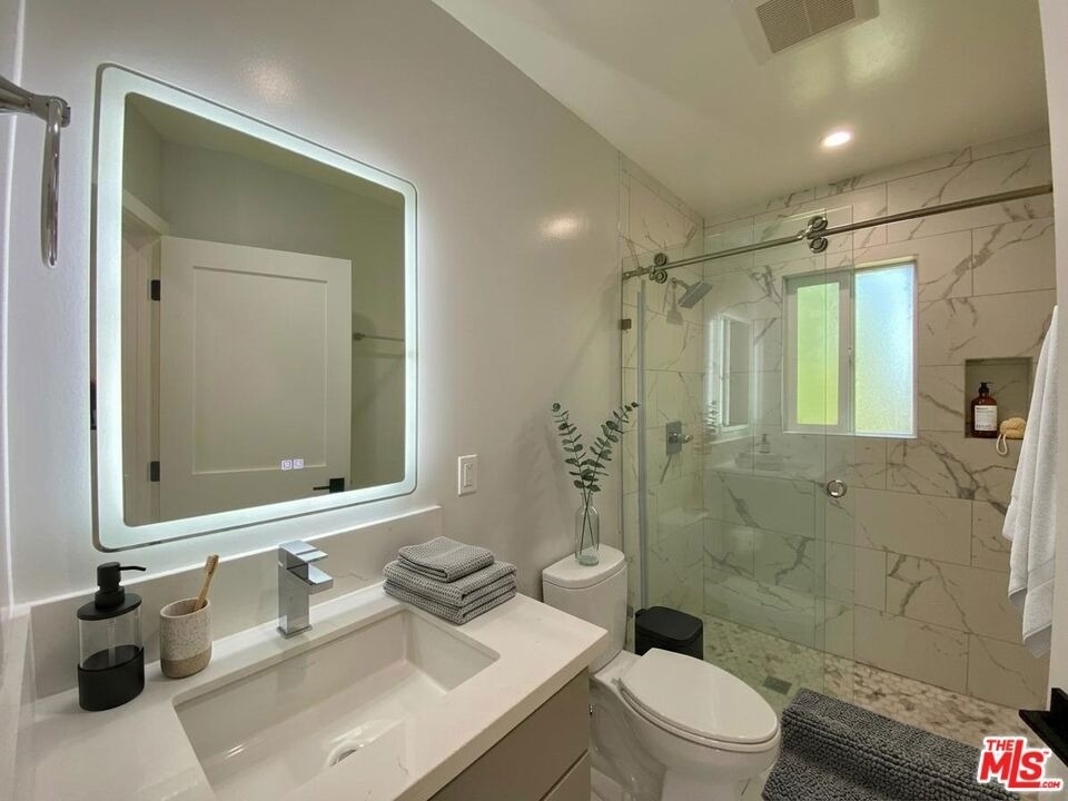 3207 W 3rd Street - Photo 2