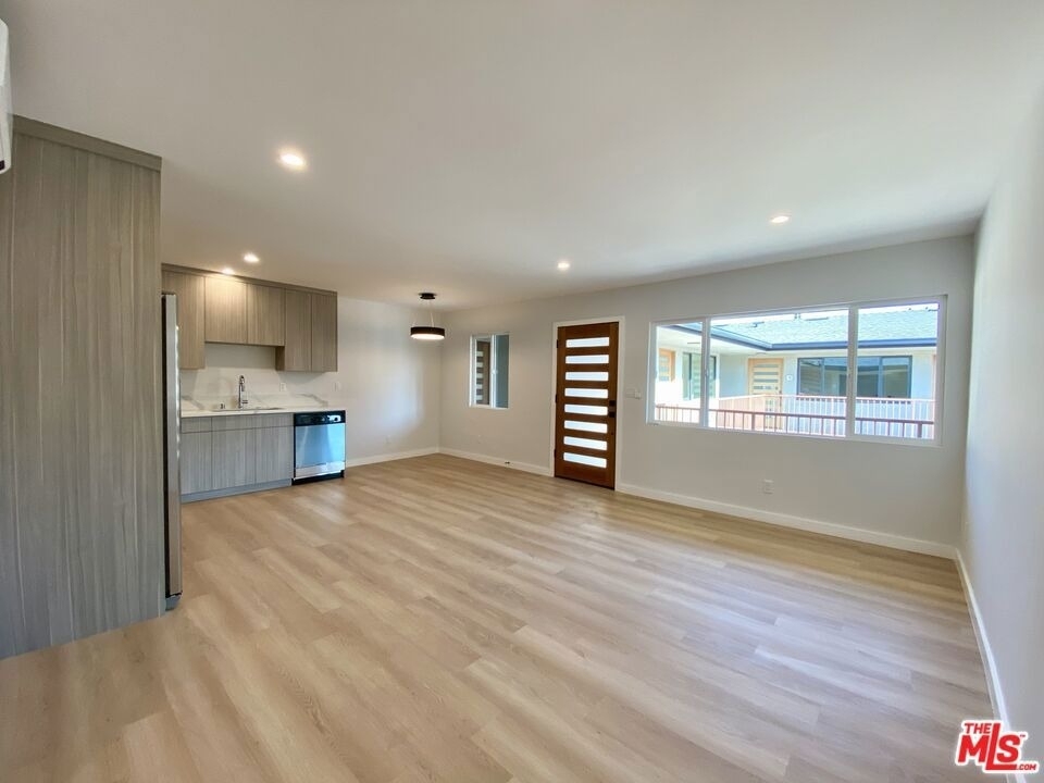 3207 W 3rd Street - Photo 5