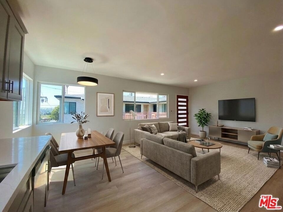 3207 W 3rd Street - Photo 0