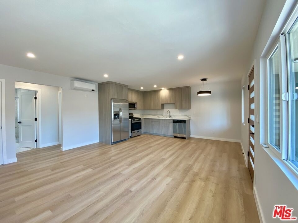 3207 W 3rd Street - Photo 3