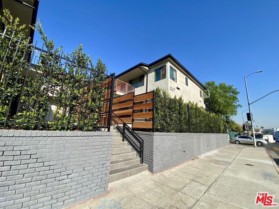 3207 W 3rd Street - Photo 14